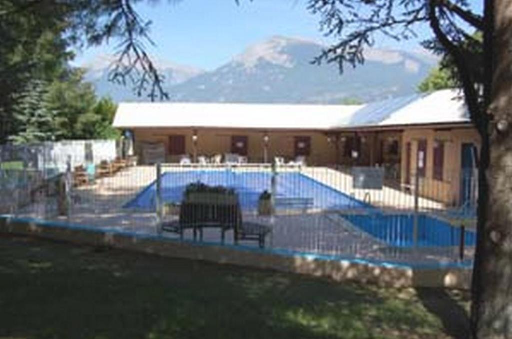 Hotel Les Barnieres Гилестр Екстериор снимка