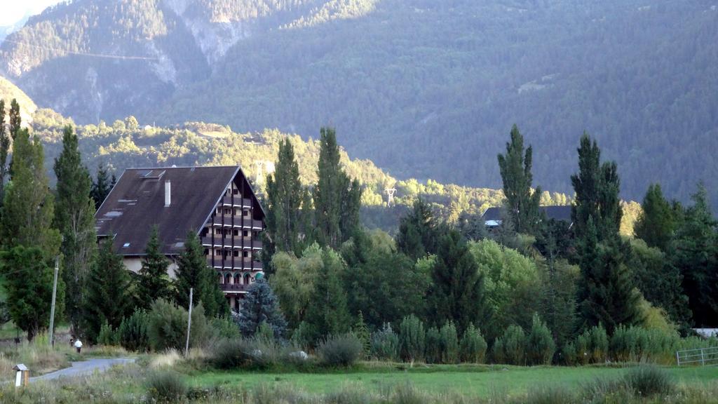 Hotel Les Barnieres Гилестр Екстериор снимка