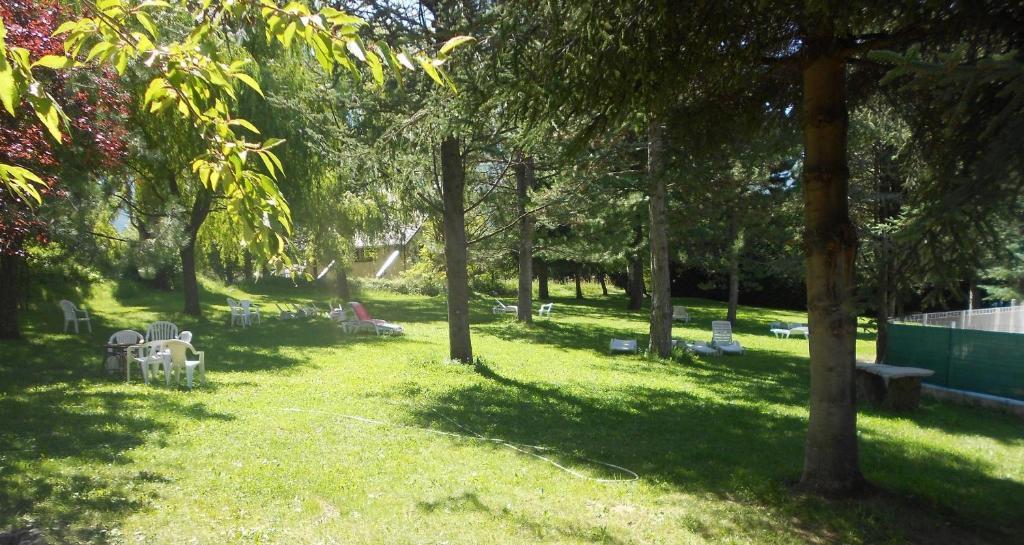 Hotel Les Barnieres Гилестр Екстериор снимка