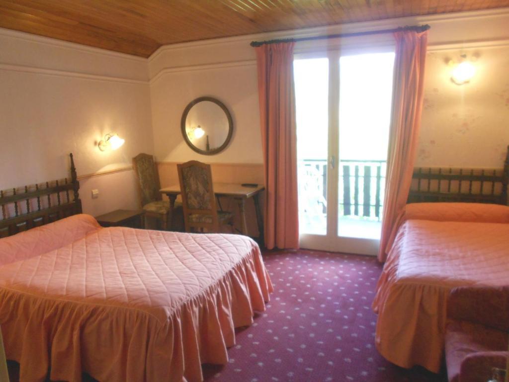 Hotel Les Barnieres Гилестр Стая снимка