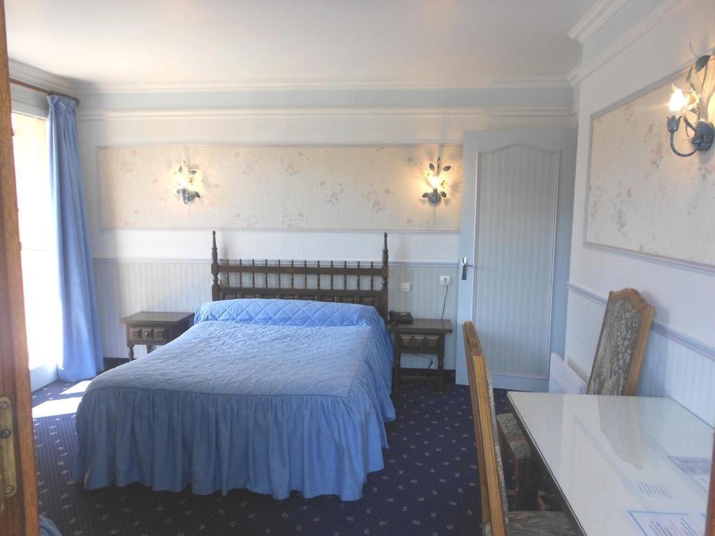 Hotel Les Barnieres Гилестр Стая снимка