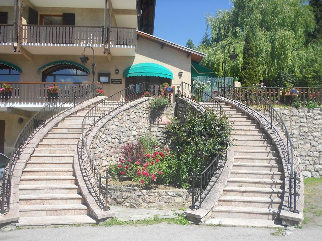 Hotel Les Barnieres Гилестр Екстериор снимка